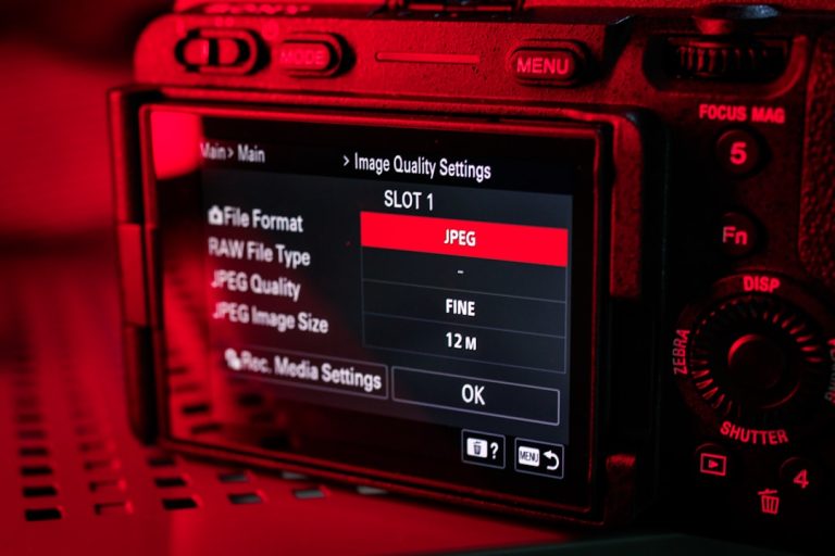 The Art of Capturing Moments: A Guide to Choosing the Right Photography Equipment